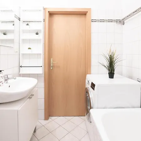 Huebschmann, App 109 Apartment